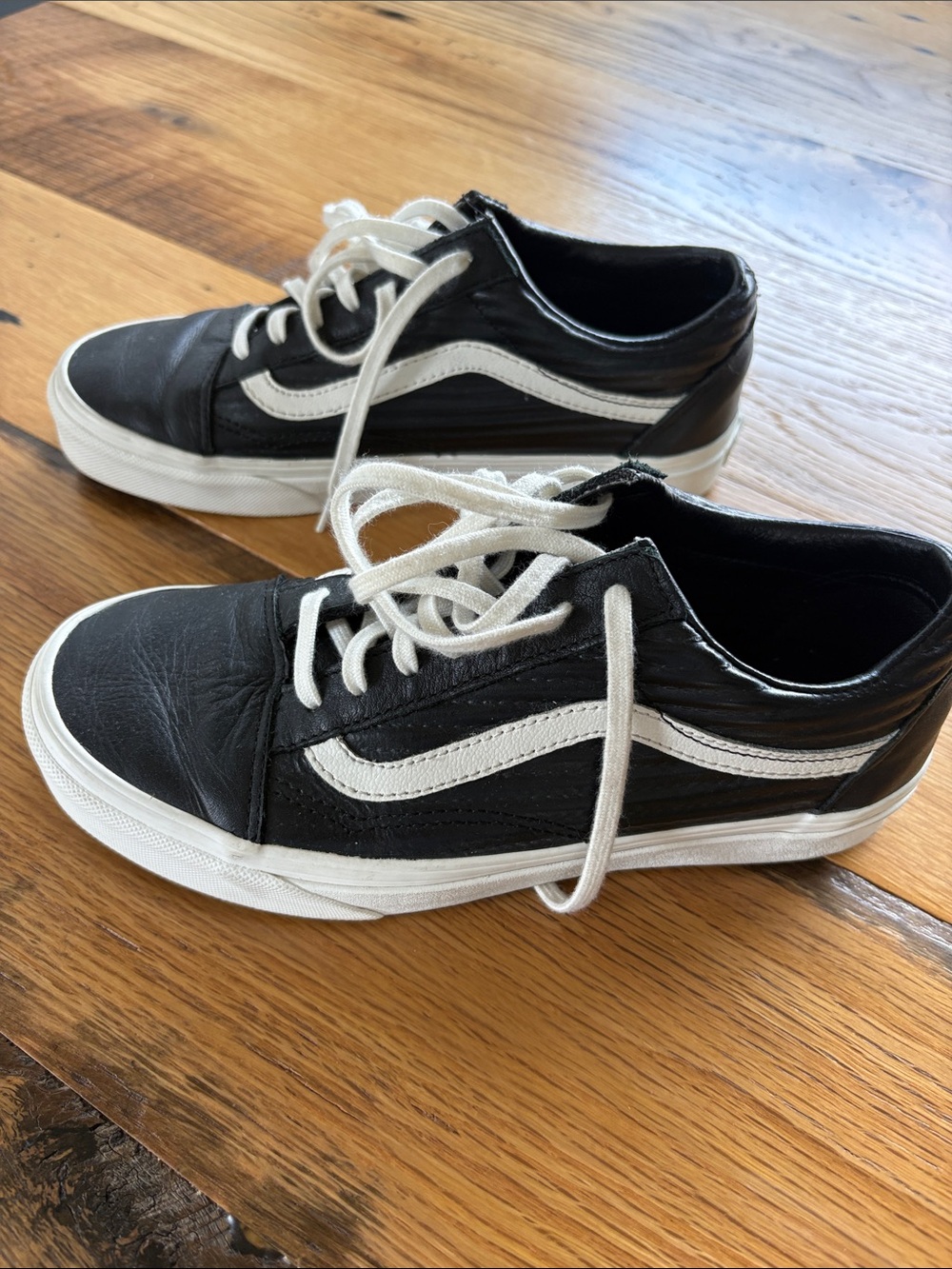 Vans Black and White Women's Low-Top Sneakers - Womens 7-1/2 (Mens 6) - Picture 2 of 6